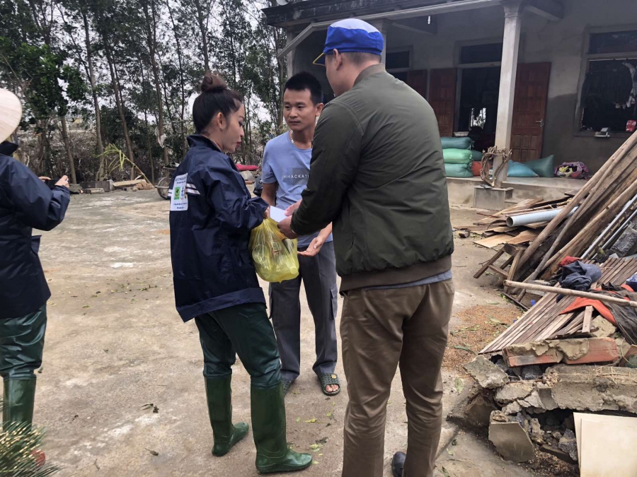 Tập thể các cán bộ CNV & Hệ thống đại lý khách hàng Siam Brothers Việt Nam chung tay cứu trợ Đồng Bào Miền Trung khắc phục sau bão lũ