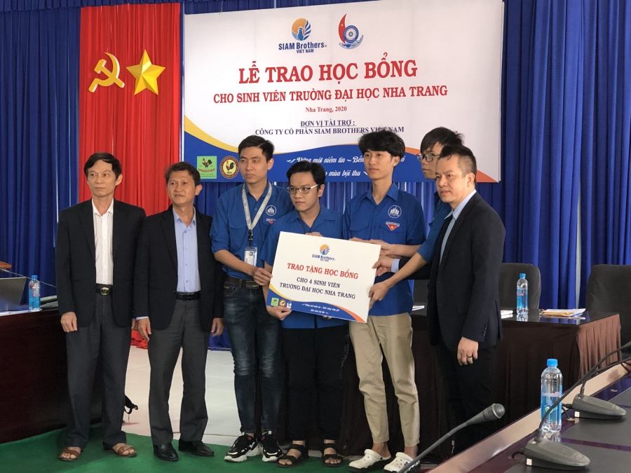 Siam Brothers Việt Nam trao tặng học bổng cho Sinh viên vượt khó tại ĐH Nha Trang