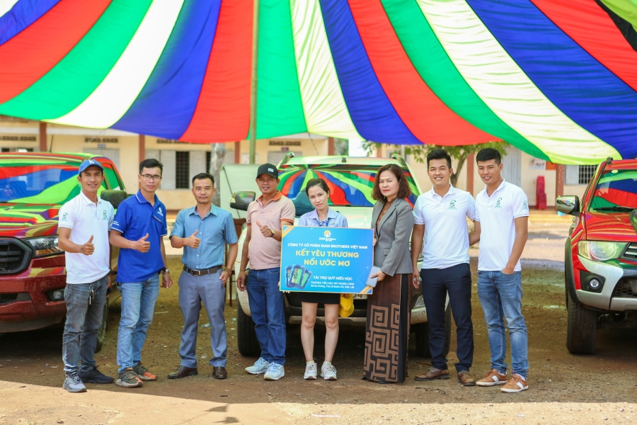 Siam brothers việt nam đồng hành cùng các em học sinh trường tiểu học nơ trang lơng (đắk lắk) trong chương trình “kết yêu thương - nối ước mơ”